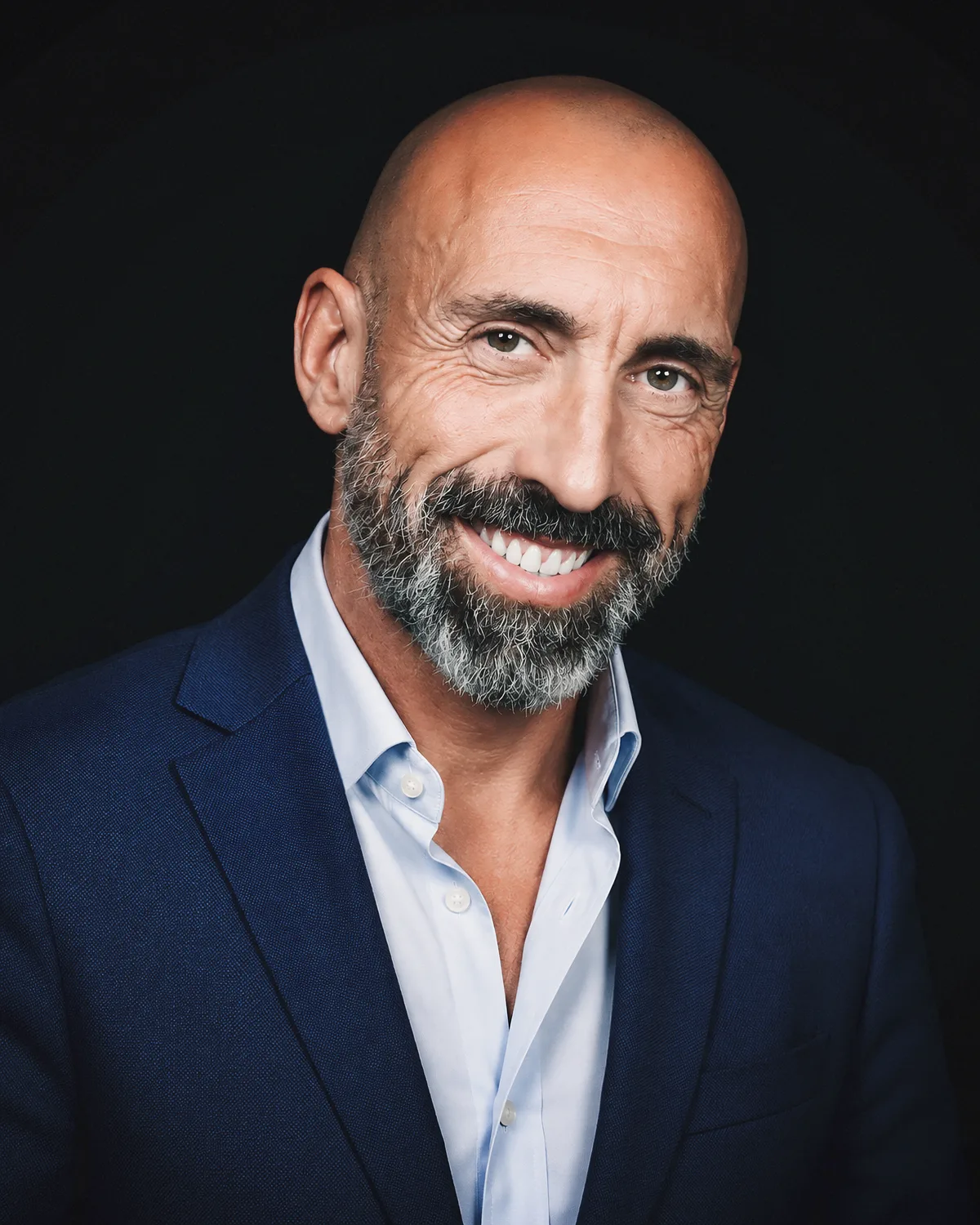 César González Alcaide, presentador del podcast de mentalidad, fe y crecimiento personal No Solo Éxito