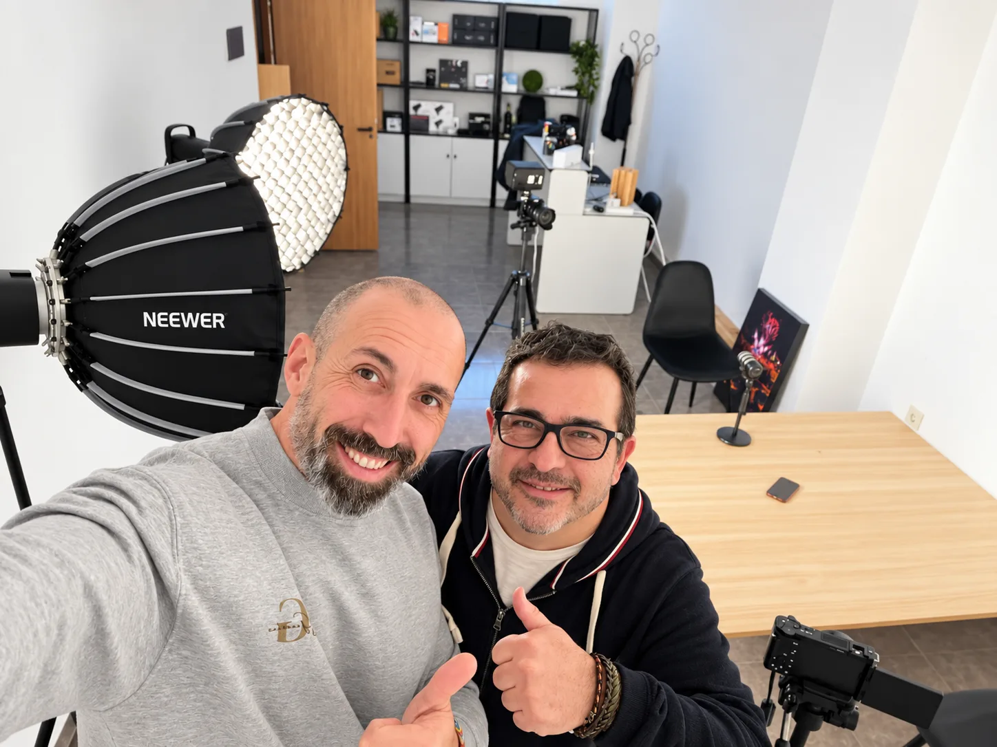 César González y Sergio Gómez juntos en el estudio de No Solo Éxito